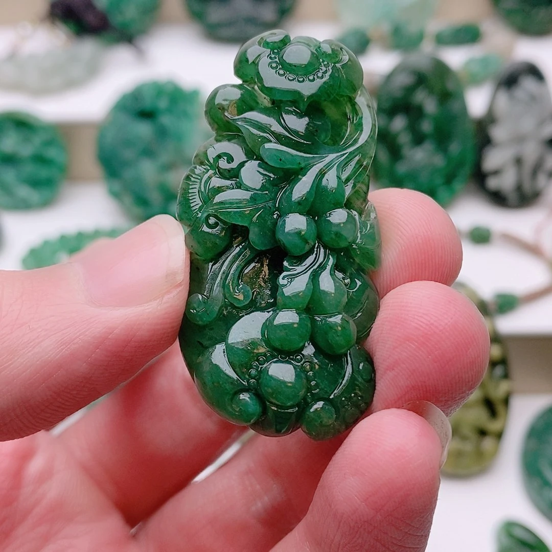 独山玉吊坠未镶嵌?*