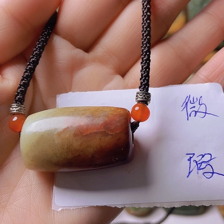 未镶嵌岫岩河磨玉（透闪石质玉）挂件