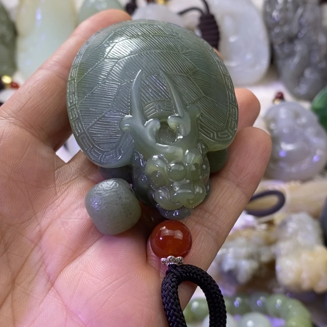 和田玉未镶嵌挂件上**?