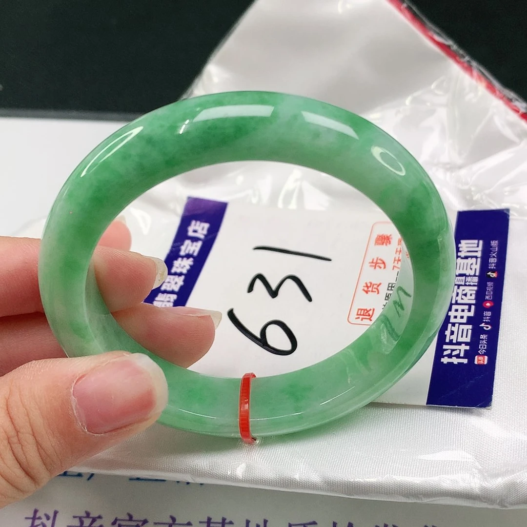 翡翠手镯未镶嵌翡翠