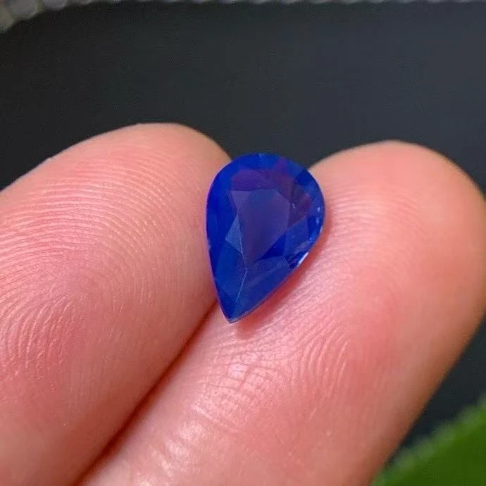天然无烧水滴形矢车菊蓝宝石纯净体满火彩2.06ct