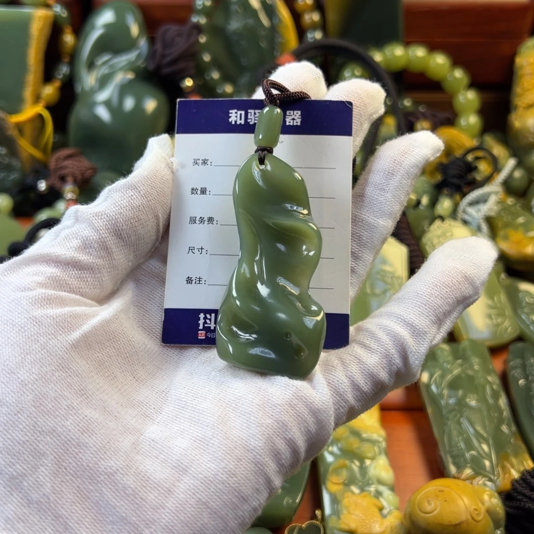 岫岩老玉（透闪石质玉）颈饰未镶嵌选*