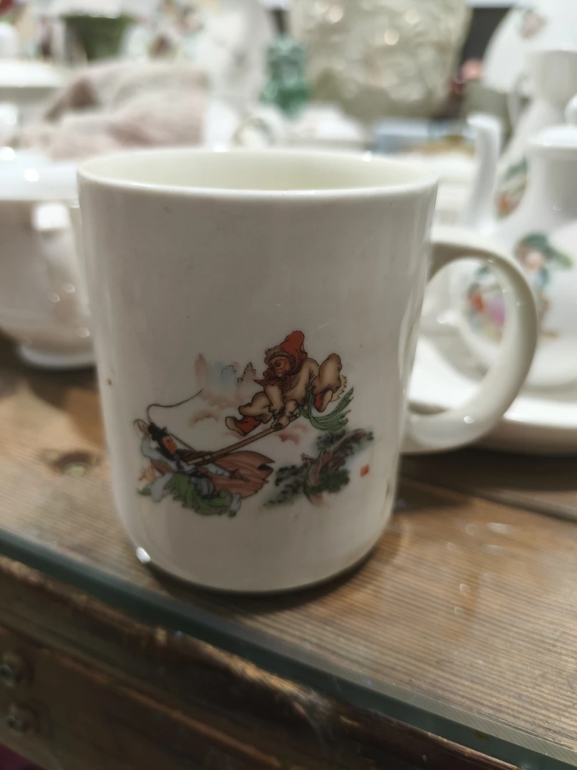 三打白骨精手工牙黄茶杯高9.5口宽8厘米，容量260-280毫升