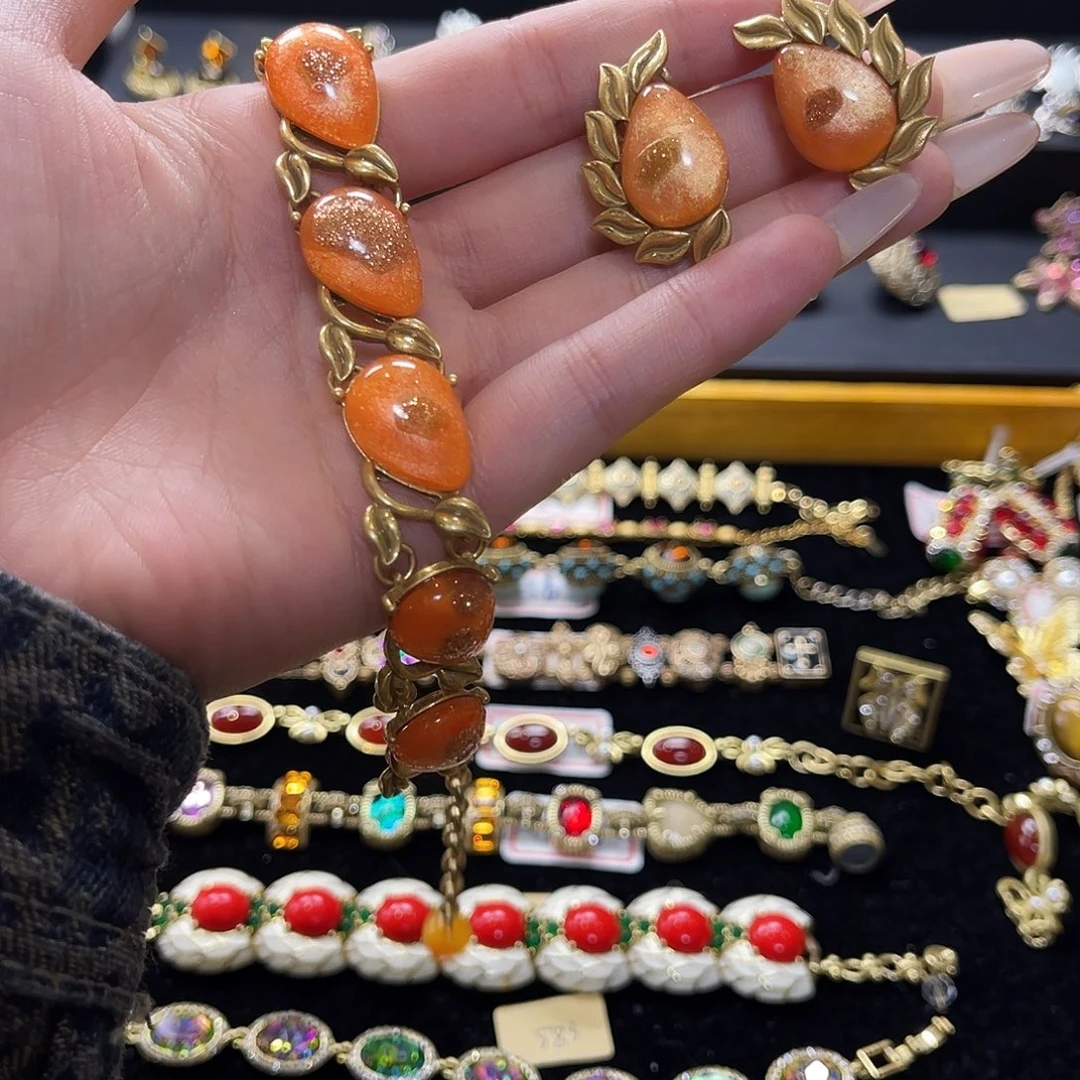 琉璃纯铜合金中古文化交流中心