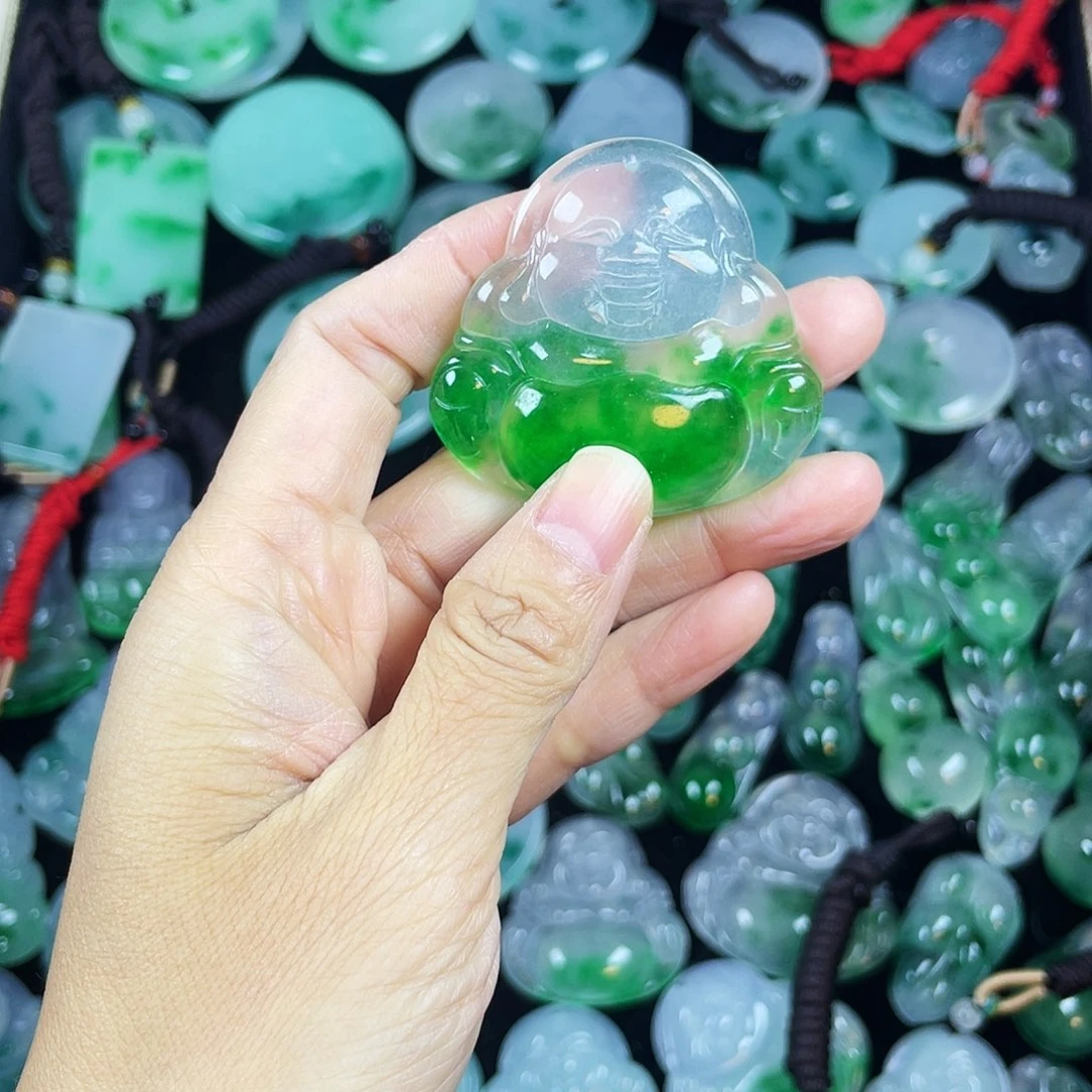 翡翠未镶嵌颈饰瑕疵