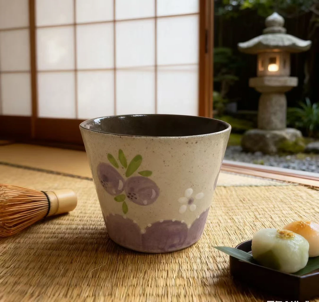 手工手绘蓝莓纹创意个性陶瓷茶杯高温釉下彩日式清新猪口杯 MB085