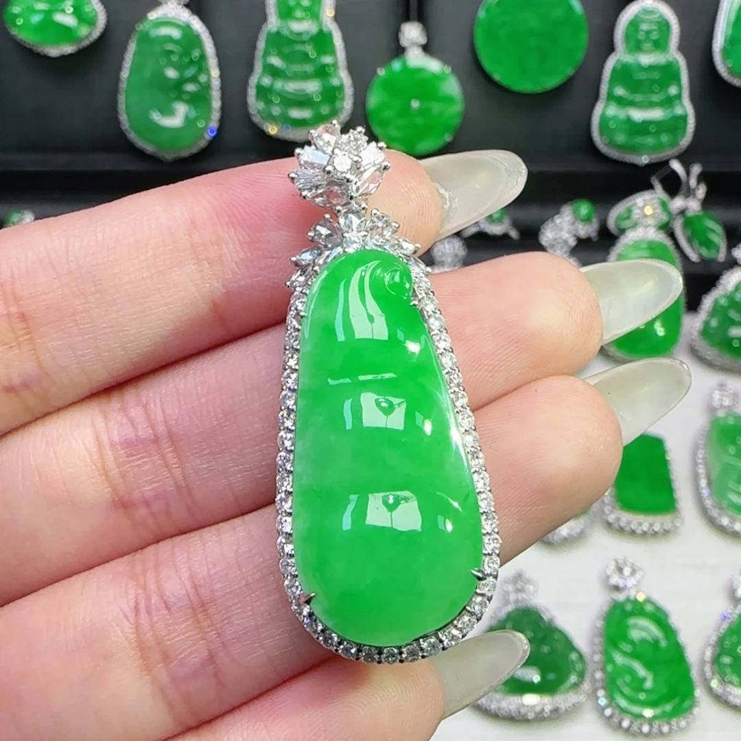 翡翠18K金镶嵌颈饰