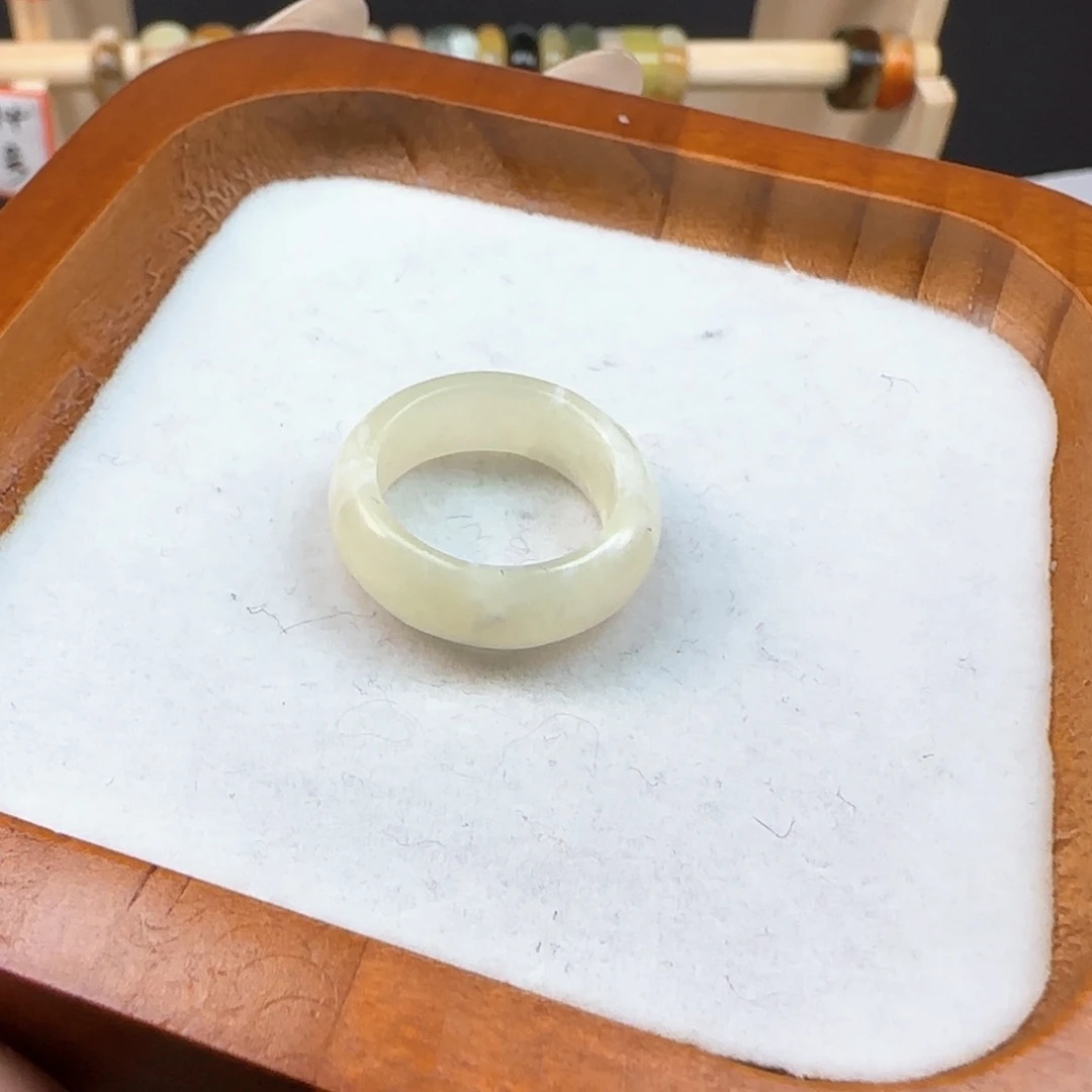 蛇纹石玉岫玉戒指默认微瑕内径17.4合金唯**蚀