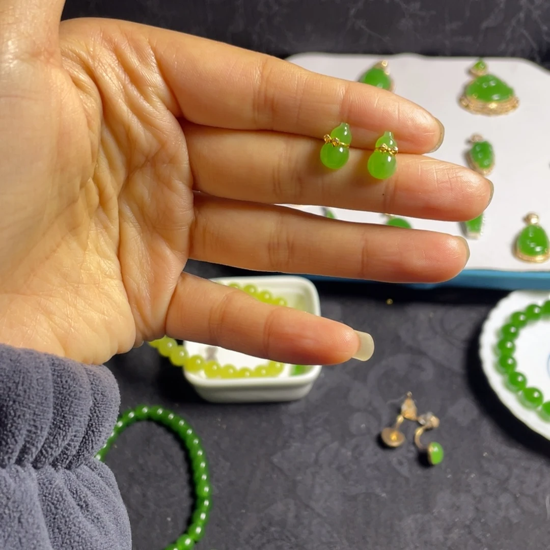 心***爱和田玉18K金镶嵌耳饰