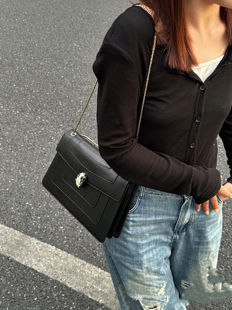 95新 BVLGARI/宝格丽 黑色中号蛇头手提单肩包，尺寸20/4/15