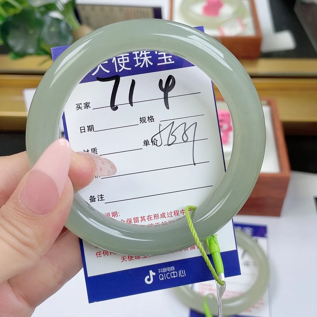和田玉手镯未镶嵌