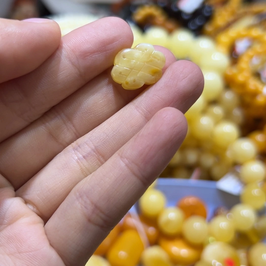 琥珀珠宝奇石未镶嵌