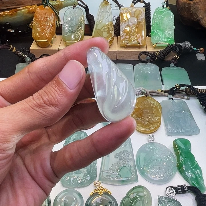 颈饰未镶嵌翡翠冰种翡翠双鱼