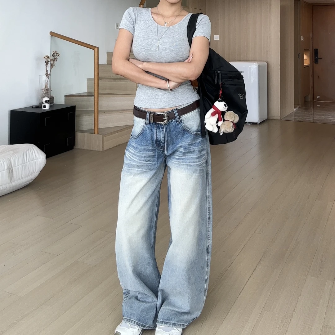 【部分现】2025新款口袋刺绣复古浅蓝色中低腰压褶渐变牛仔裤H60060