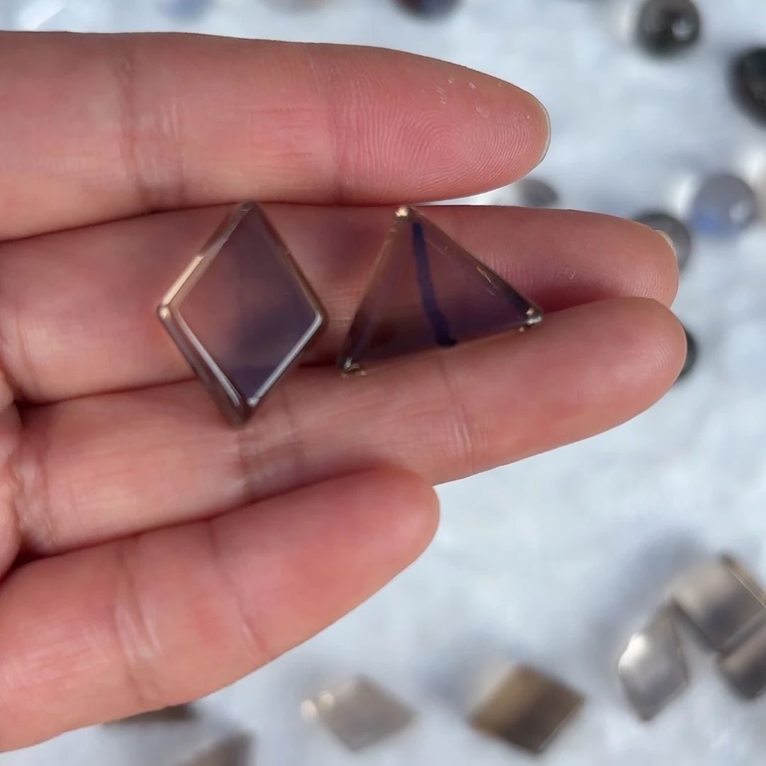 未镶嵌颈饰水晶言****?言言