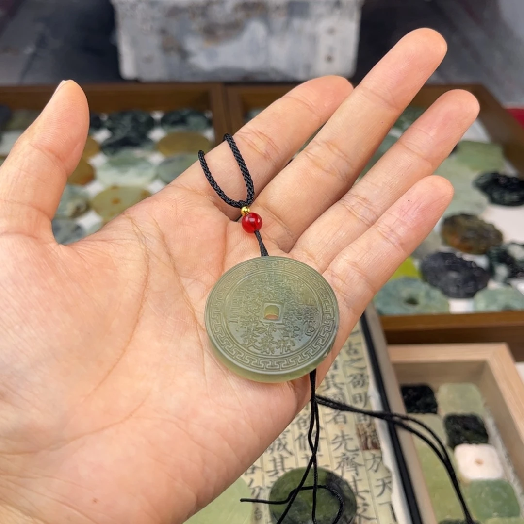 蛇纹石玉未镶嵌颈饰果*