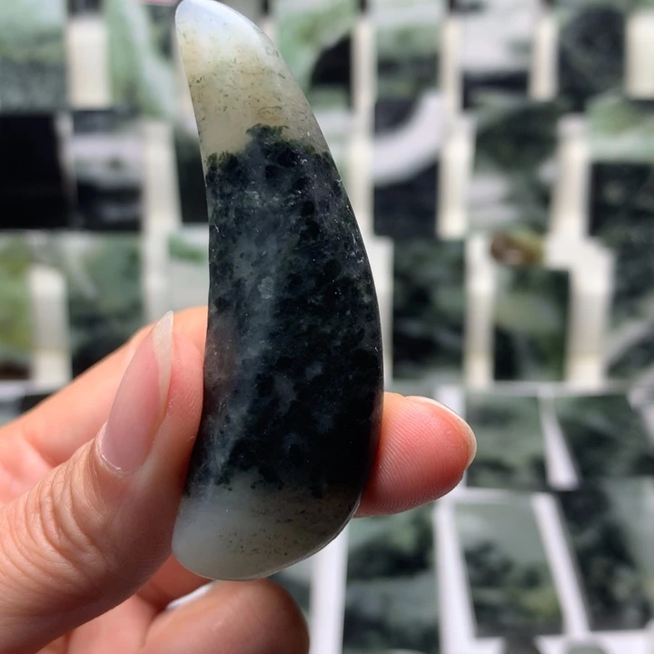 独山玉颈饰未镶嵌