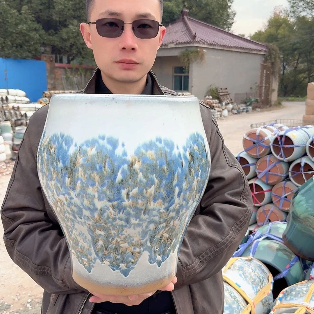 紫砂花盆口25高31（一个胡巴水墨画白