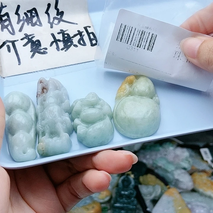 颈饰足铂镶嵌翡翠翡翠