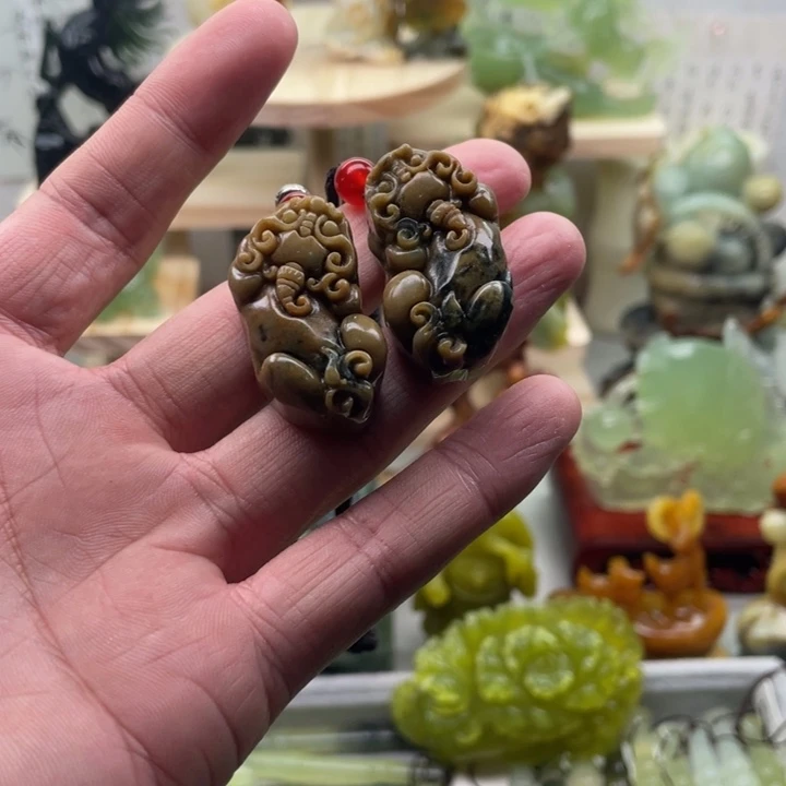 蛇纹石玉未镶嵌四大名玉挂件