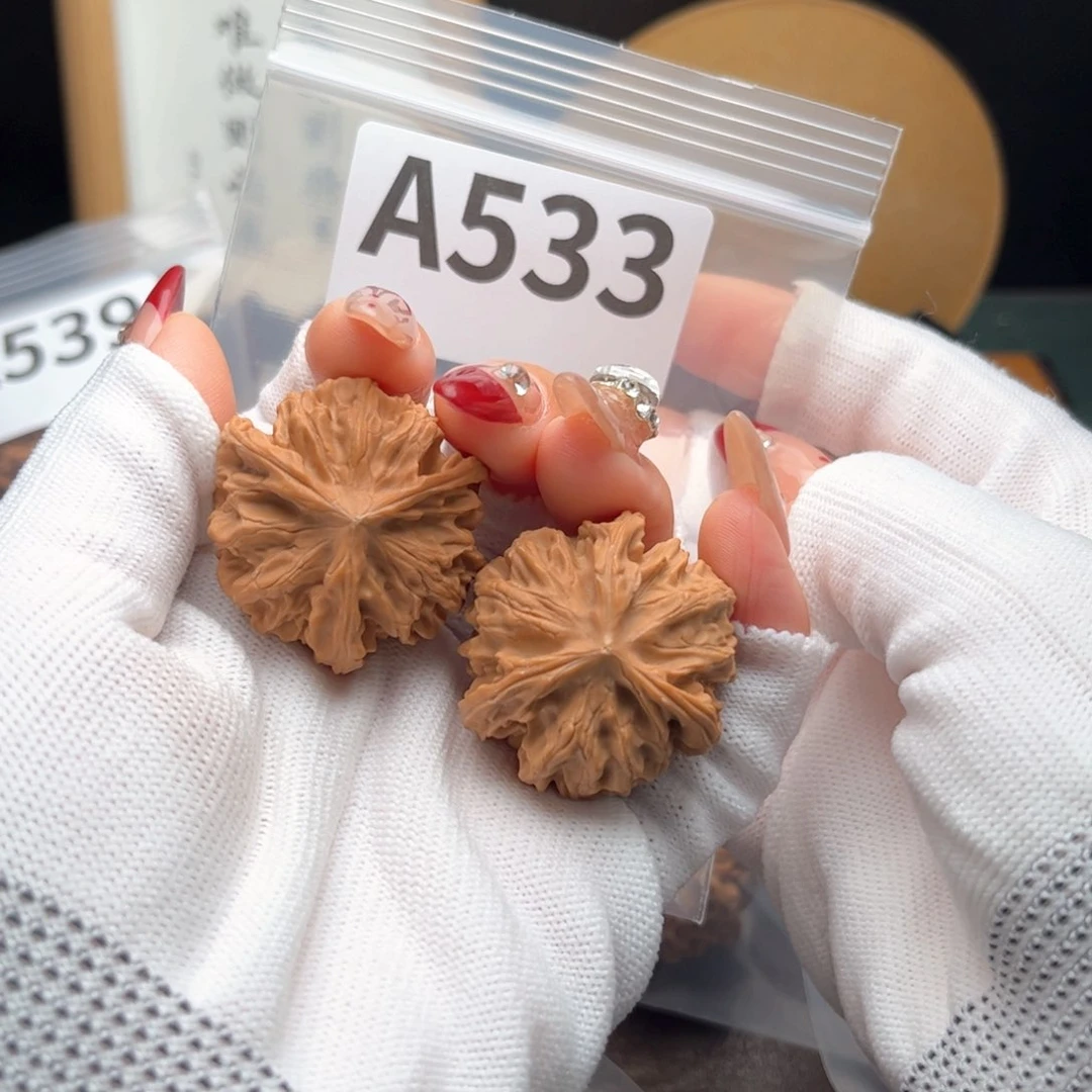 文玩核桃把件35七山三棱a 533