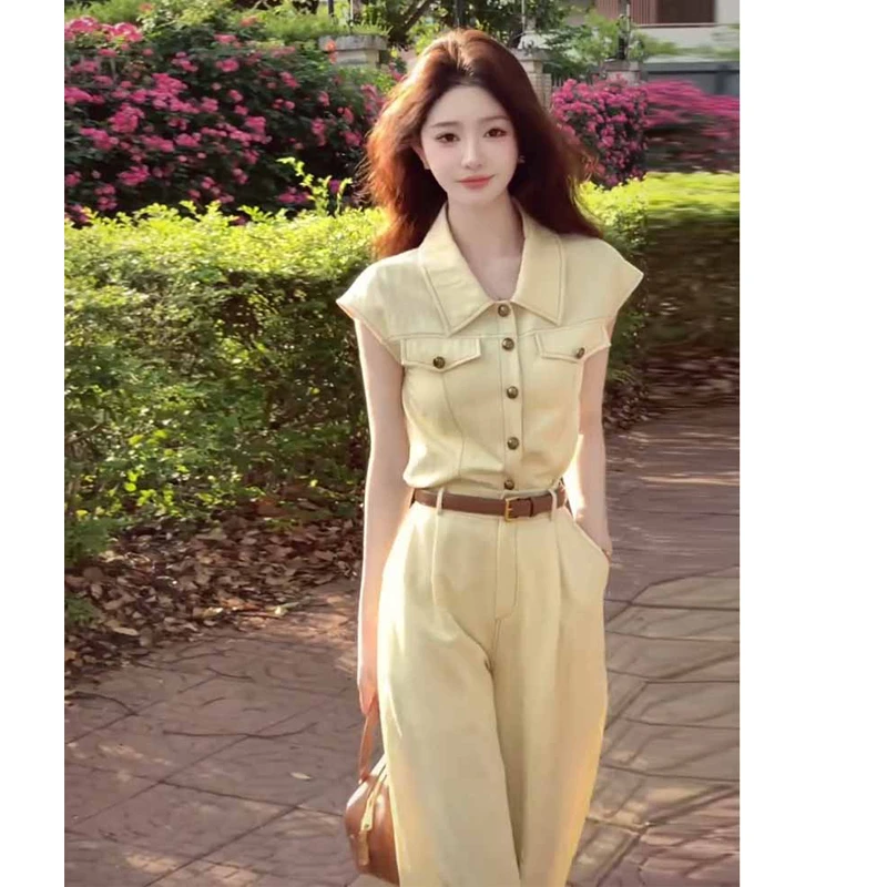 气质一整套穿搭2025流行网红款休闲时髦夏季无袖翻领短袖两件套女