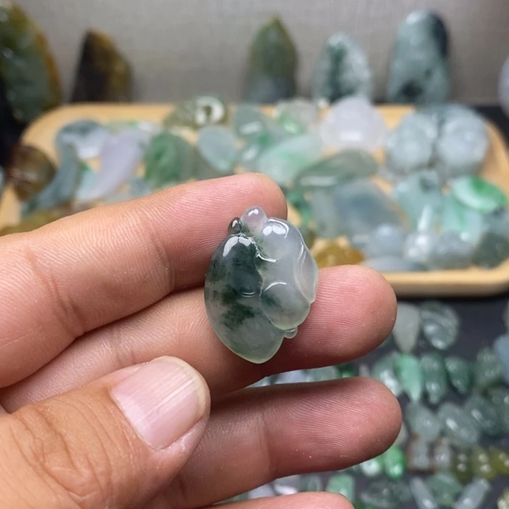 颈饰未镶嵌翡翠兔子