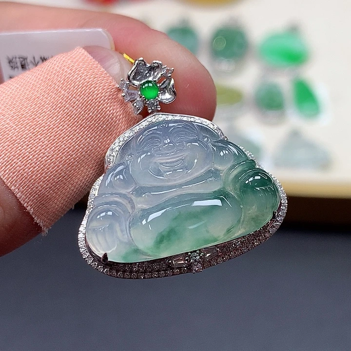 翡翠18K金镶嵌颈饰