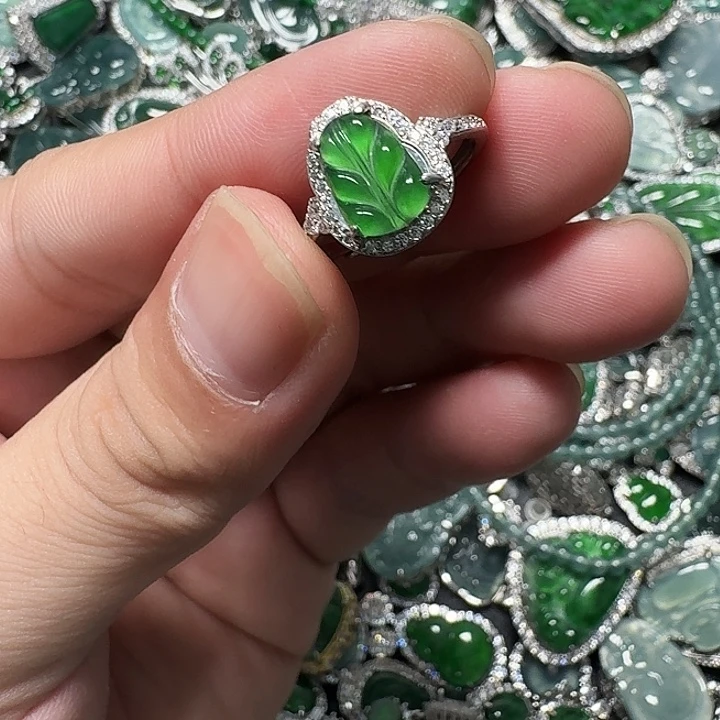 翡翠未镶嵌颈饰天然A货翡翠放漏