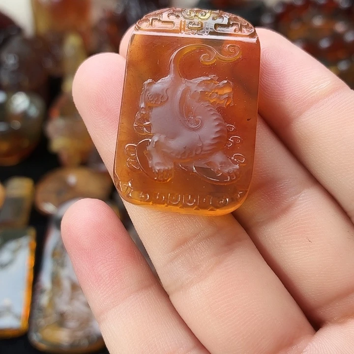 琥珀未镶嵌颈饰22