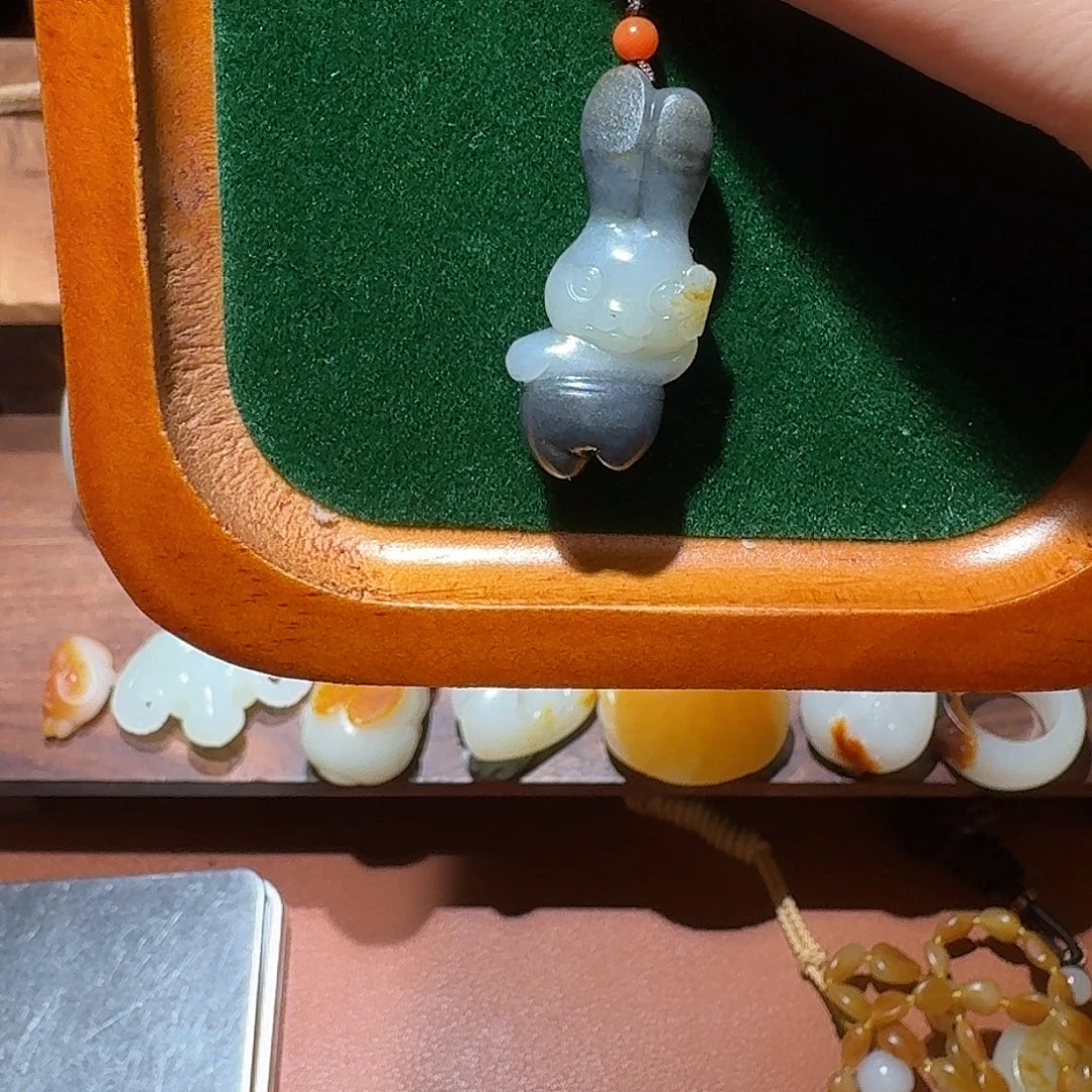 和田玉未镶嵌车挂