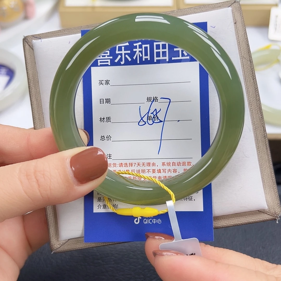 和田玉未镶嵌手镯