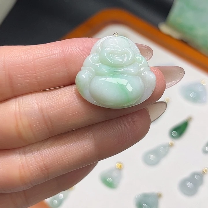 翡翠未镶嵌颈饰佛公