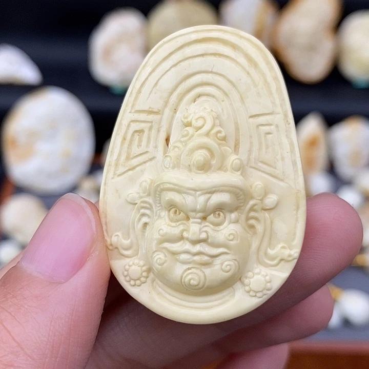 未镶嵌琥珀裸石黄财神d57