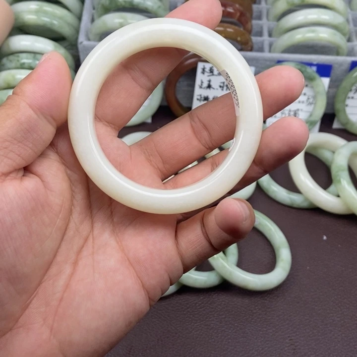 蛇纹石玉手镯未镶嵌L*L
