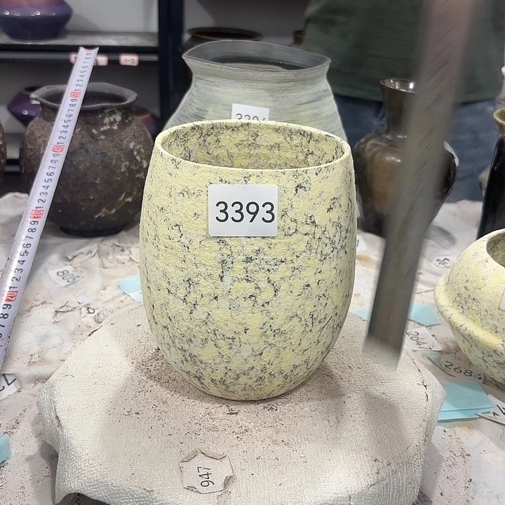 摆件高17，口12，有孔3393，瑕疵处理