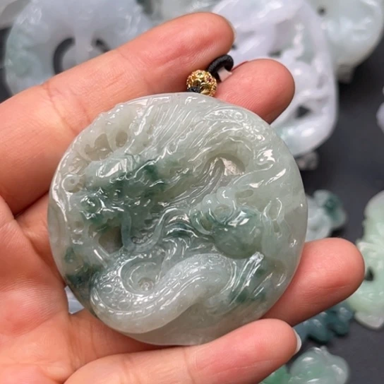 翡翠未镶嵌颈饰翡翠