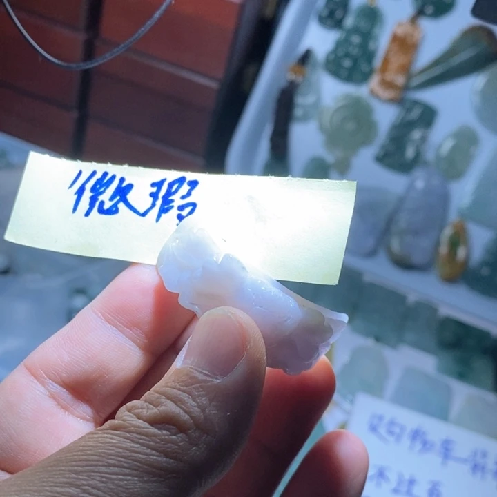 翡翠吊坠(赠链)未镶嵌好