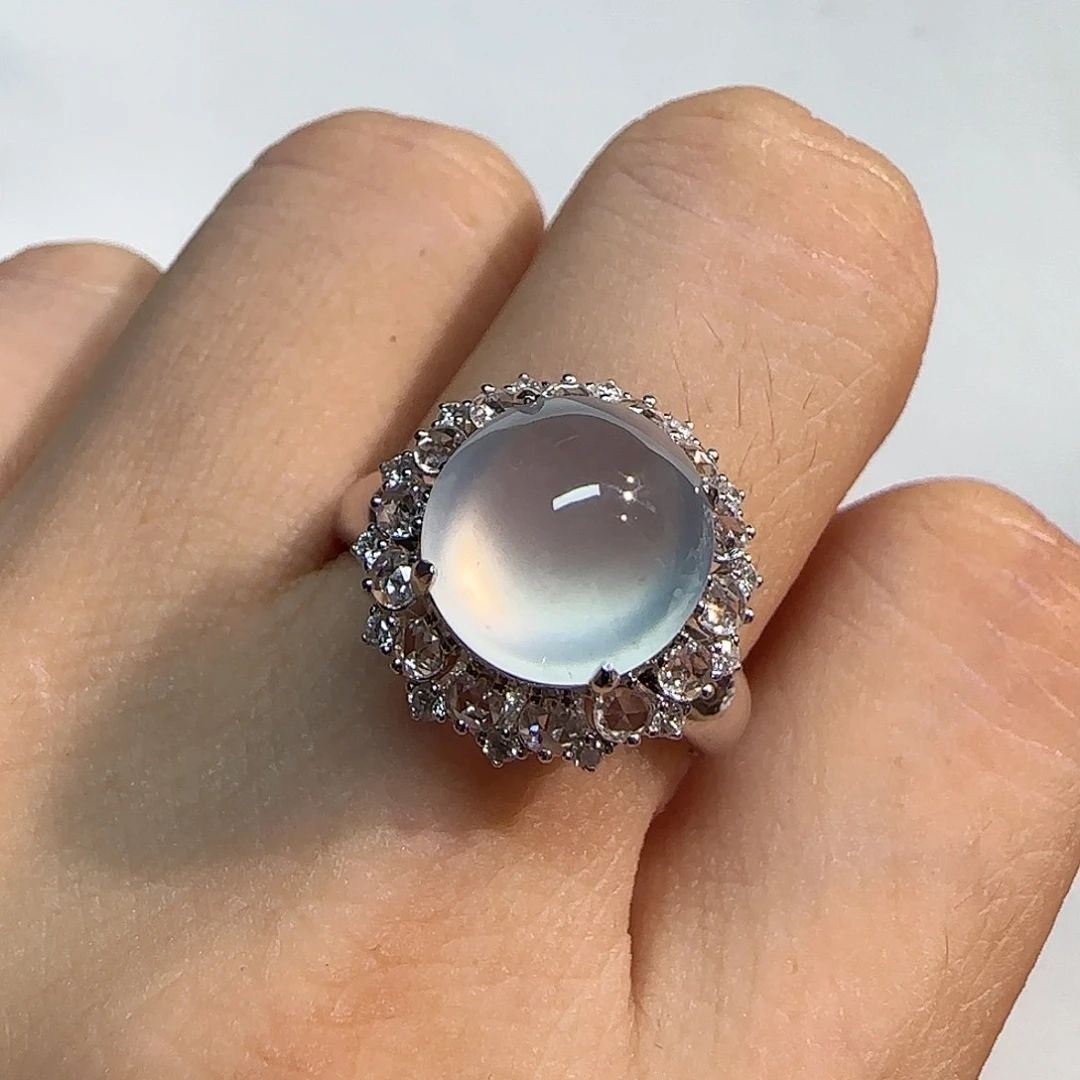 18K金镶嵌戒指翡翠蛋面