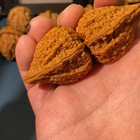 陌***影文玩核桃把件塔尖修尖