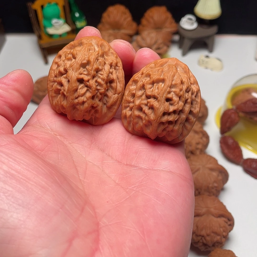 文玩核桃吊坠红锦鲤