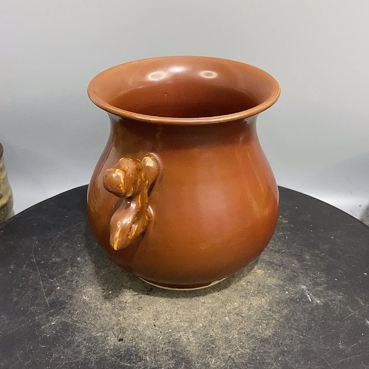 定窑双龙尊造型美观