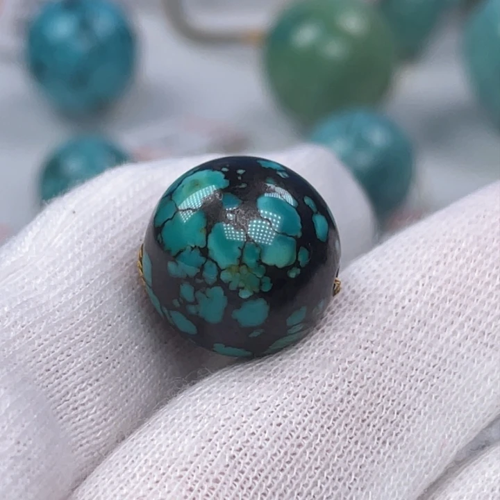 绿松石配饰未镶嵌山**山