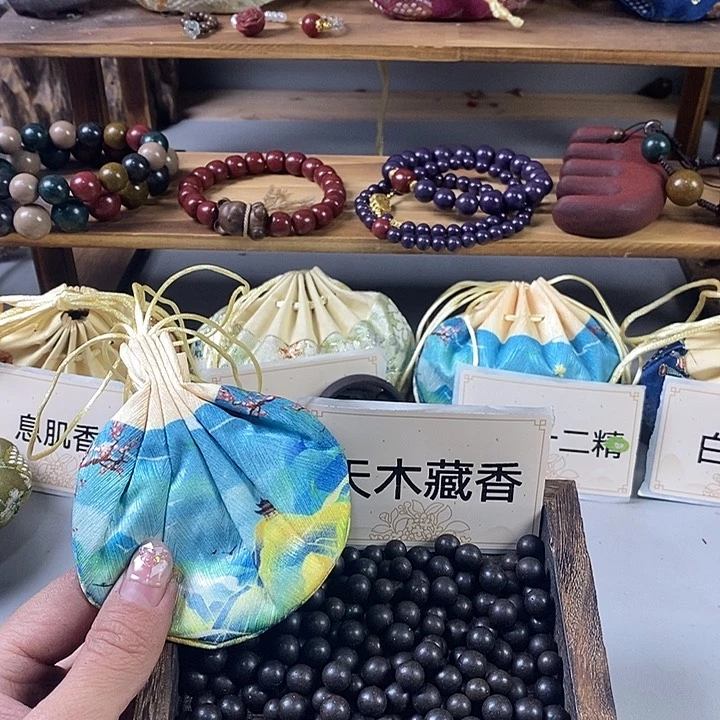 泥塑瑕疵天木藏香无孔香包