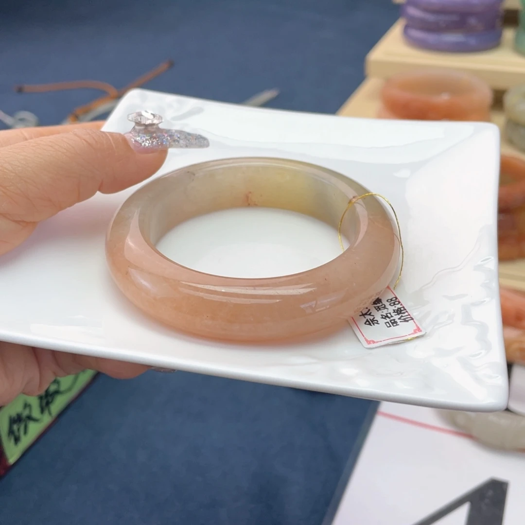 花***悦石英质玉未镶嵌手镯