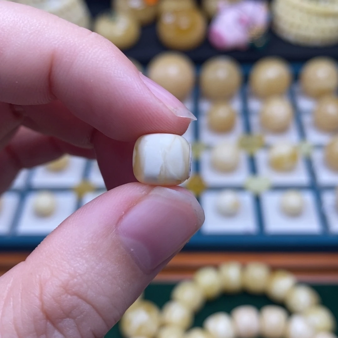 风***h蜜蜡未镶嵌珠宝奇石