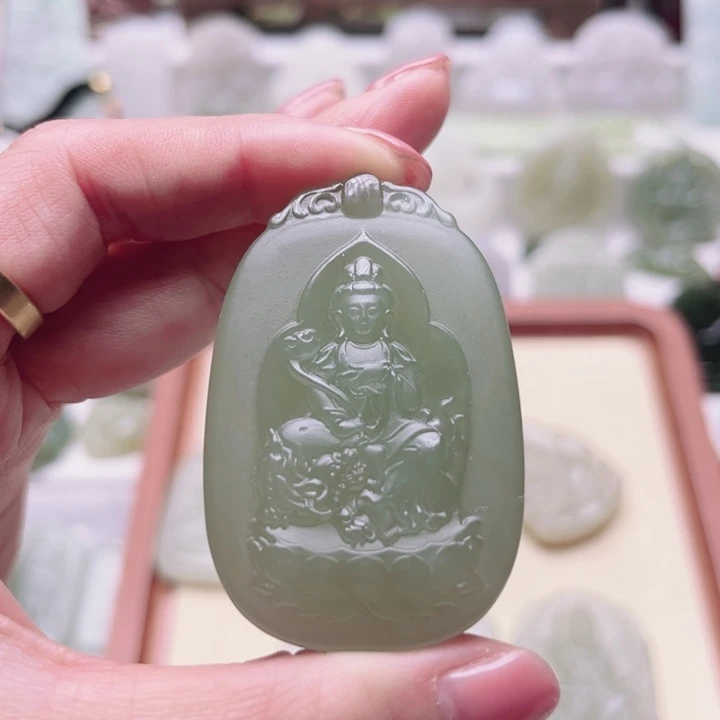 好***林和田玉未镶嵌颈饰