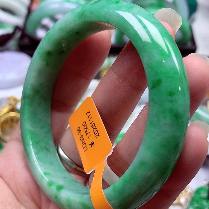 翡翠未镶嵌手镯翡翠