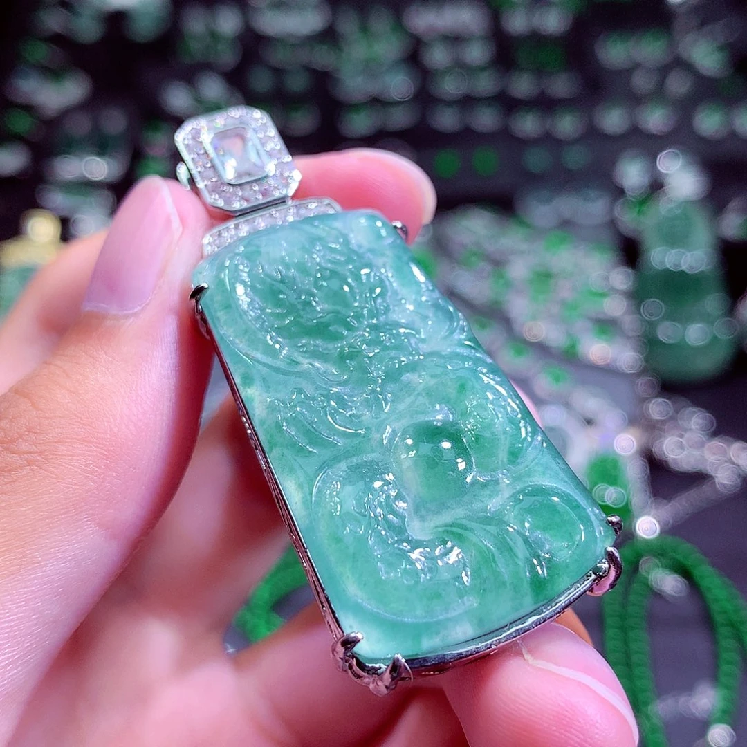 翡翠未镶嵌颈饰挂件