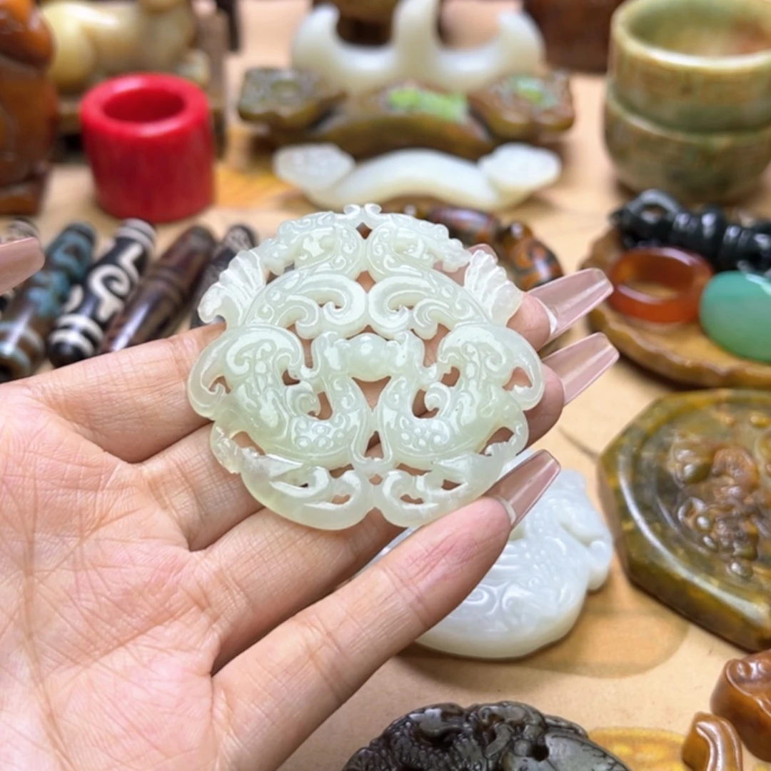 【闪购商品】蛇纹石玉颈饰未镶嵌